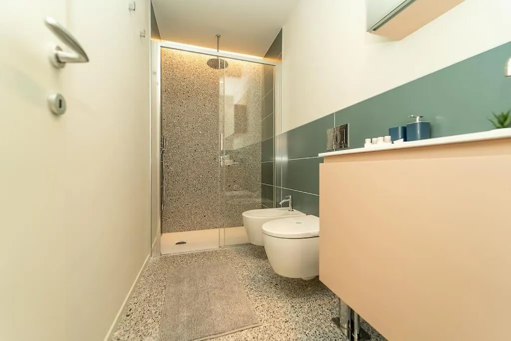 Moderno Appartamento A 200 Metri Dal Duomo كومو 0*,  إيطاليا