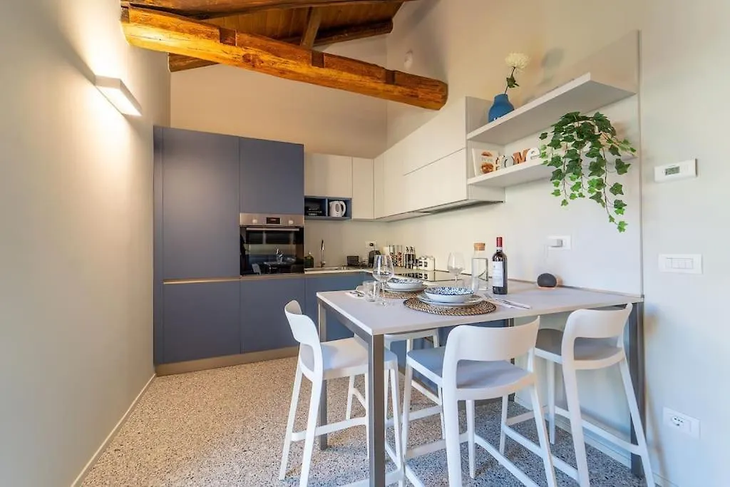 Moderno Appartamento A 200 Metri Dal Duomo كومو