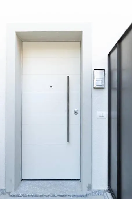 Moderno Appartamento A 200 Metri Dal Duomo كومو 0*,